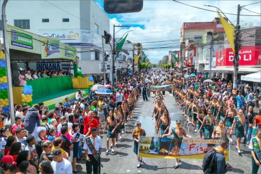 Se brincar o desfile de Eunápolis foi melhor aGazeta Bahia