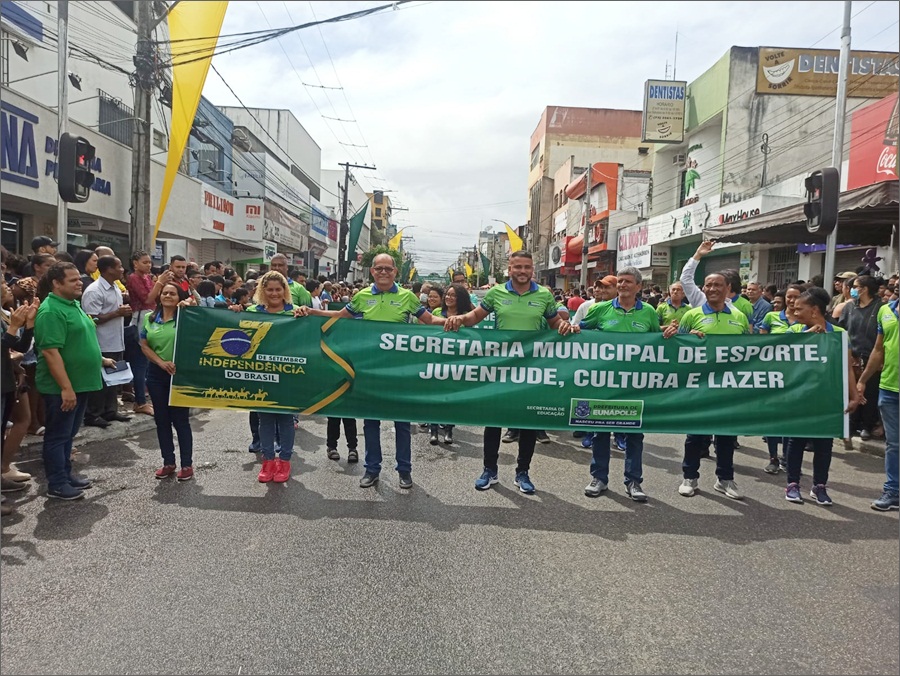 Eunápolis comemora os 200 anos de Independência bonito desfile