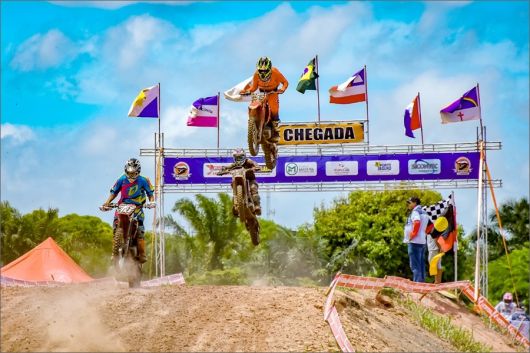 Competição de motocross em Porto Grande reuniu cerca de 80 pilotos