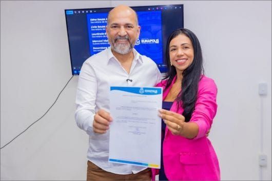 Foto: Prefeito Robério e a ex-secretária de Saúde, Edna Alves. Por A Gazeta Bahia