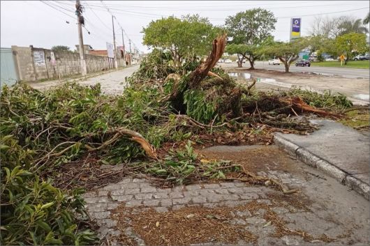 Foto: Tempestade que atingiu Eunápolis no mês passado. Por A Gazeta Bahia