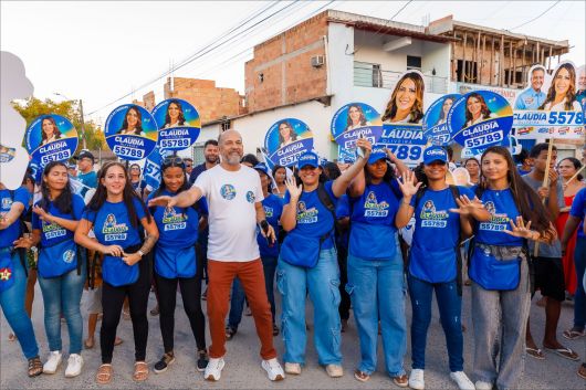 Foto: Caminhada pró reeleição de Cláudia Oliveira. Por Ascom