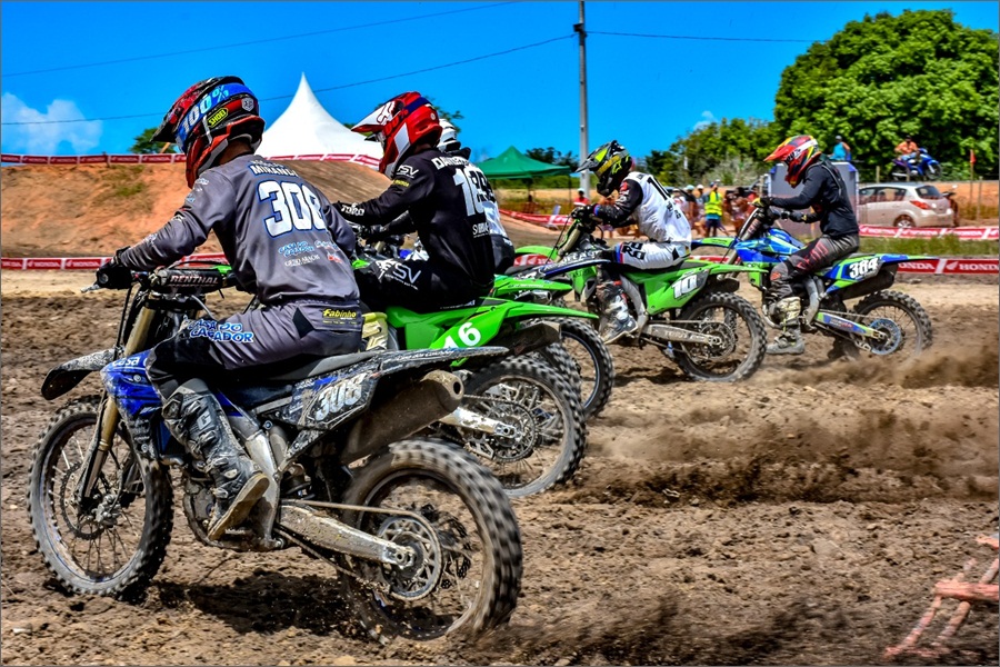 Competição de motocross em Porto Grande reuniu cerca de 80 pilotos